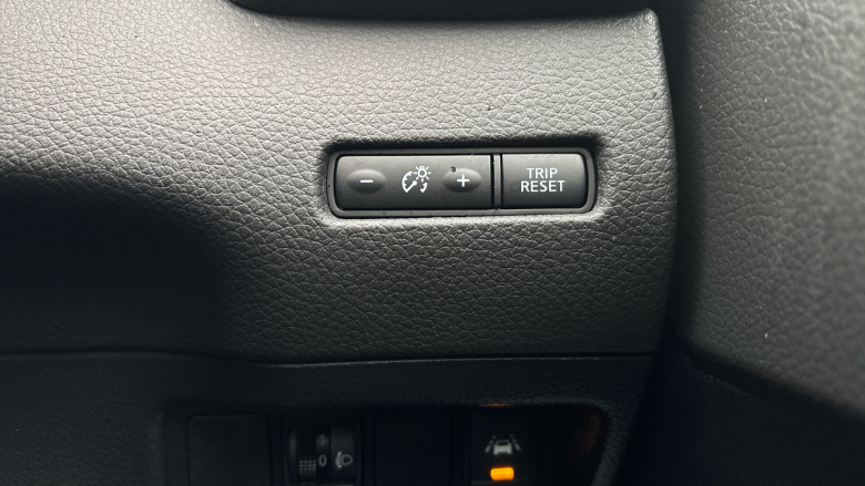 Nissan Qashqai 1.2 DiG-T N-Connecta 5dr Petrol Hatchback